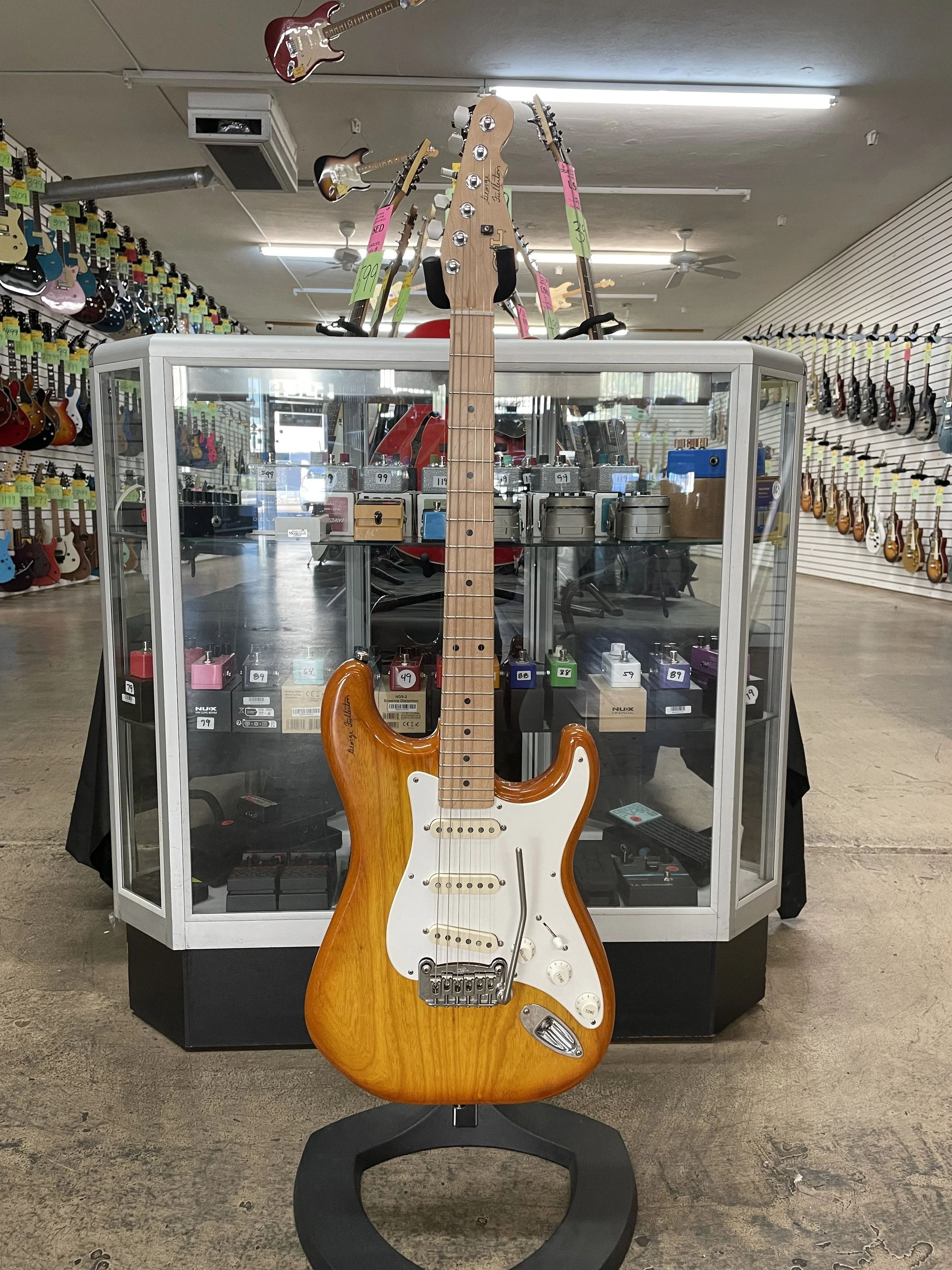 More Electric Guitars — Bizarre Guitar